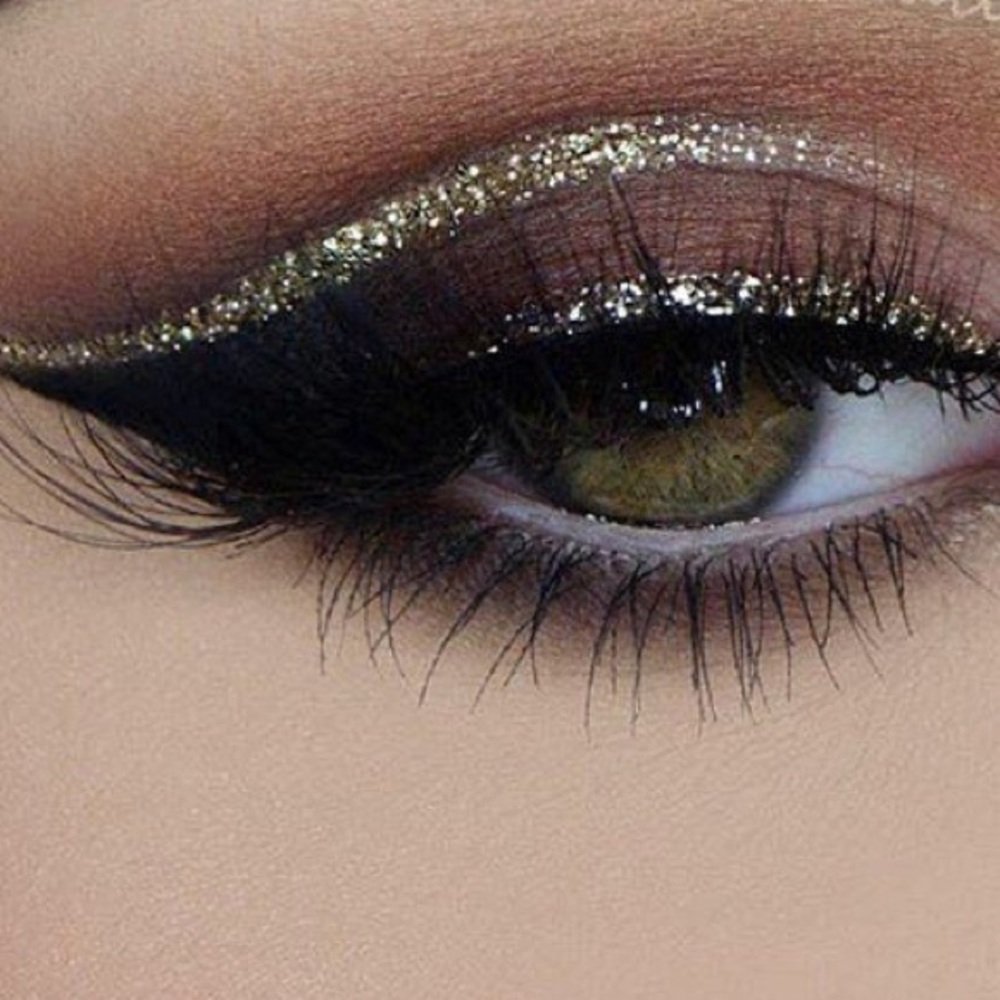 EYELINER !! PILL OFF NO MAKEUP WIPES NECESSARY